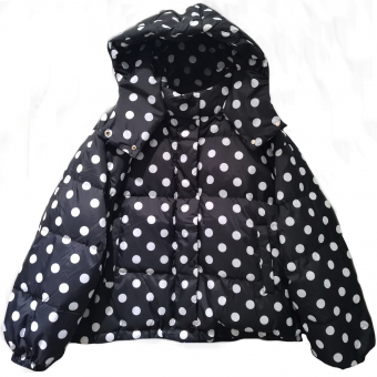 Пуховик объемный короткий с капюшоном в горошек