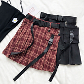 Картинка Юбка мини в складку с черными ремнями на карабинах от магазина LonnaMag