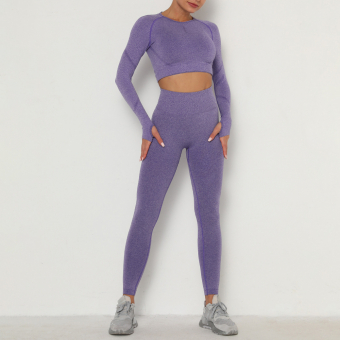 Костюм топ длинный рукав + леггинсы по бокам тонкие полосы акцент под ягодицами