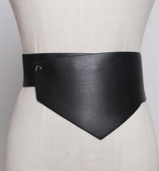 Пояс геометрический крупный на серебряной кнопке