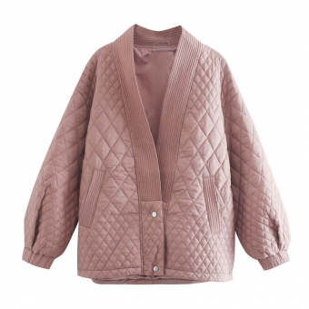 Куртка как стеганный ромбами кардиган V вырез