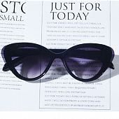 картинка Очки овальные кошачий глаз по бокам выступают линзы от магазина LonnaMag