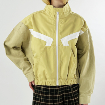 Куртка желтая середина бежевые рукава из джинсы белые детали