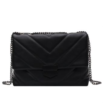 Сумка шов углом черный замок углом ручка-цепь