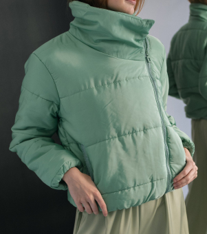 Куртка дутая короткая ворот на запах молния сбоку квадрат-собачка