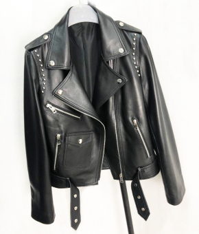 Куртка косуха натур.кожа маленькие кнопки вдоль плеча