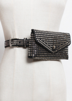 Сумка поясная и ремень полностью в заклепках