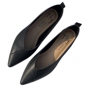 Балетки с острым носом и швом по диагонали