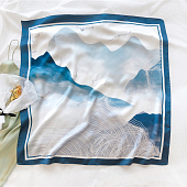 картинка Шелковый платок с пейзажем "Ледники и птицы" от магазина LonnaMag