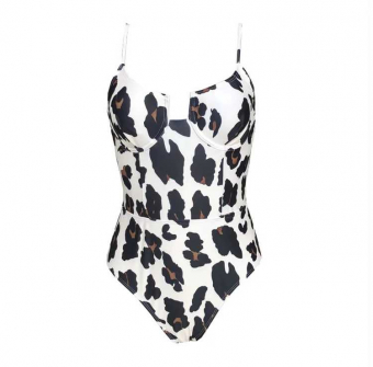 Купальник слитный между чашками квадратный вырез принт пятна Коровка