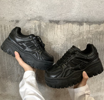 Кроссовки массивная зубчатай плафторма полностью черные