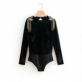Картинка Бархатное боди с погонами в стразах от магазина LonnaMag