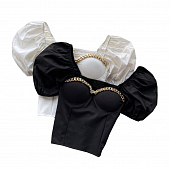 Картинка Топ короткий объемный рукав на чашках массивная золотая цепь от магазина LonnaMag