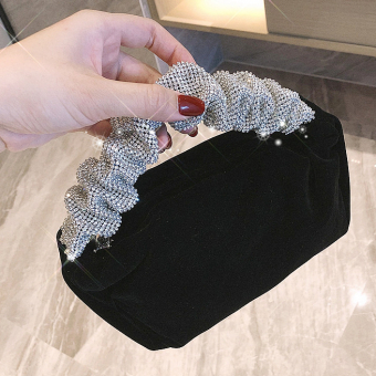 Сумка бархат ручка полностью в стразах