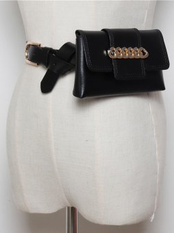 Сумка поясная с декором в виде золотой цепочки