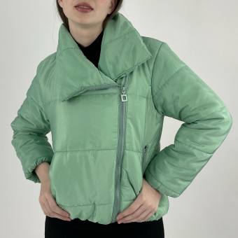 Куртка зефирка дутая широкий ворот молния по диагонали замок квадрат