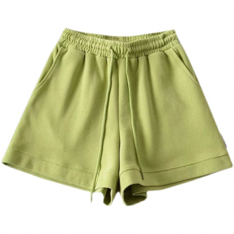 Шорты широкие гладкий рубчик шнурок в цвет черная нашивка с надписью