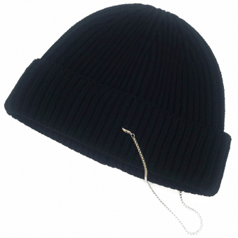 Шапка с подворотом цепочка на 2 карабинах