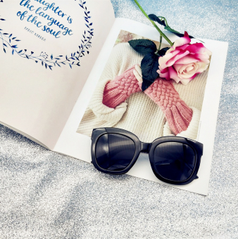 Очки крупные линзы в пластиковой оправе