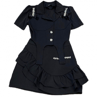 Костюм блуза 2 полосы снизу стразы банты + юбка с воланами