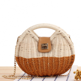 Сумка круглая плетеная из ротанга 2 цвета коричневый/молочный сверху клапан + цепочка