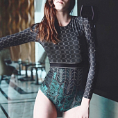 Картинка Купальник слитный длинный рукав принт круги на черном от магазина LonnaMag