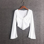 Картинка Топ длинный рукав клеш волнистые края металл шпилька по середине груди от магазина LonnaMag