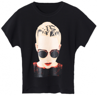 Футболка летучая мышь трикотаж принт девушка в очках