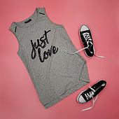 Картинка Майка Mossmore надпись Just Love пайетки камни-капли от магазина LonnaMag