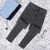 Картинка Джинсы высокая талия зауженные серебряная пуговица от магазина LonnaMag