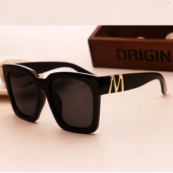 Очки широкая пластиковая оправа буква М на дужках