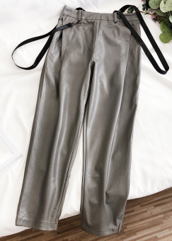 Кожаные брюки с черными подтяжакми