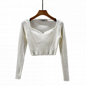 Картинка Топ трикотаж диннный рукав декольте галочкой } акцент на груди от магазина LonnaMag