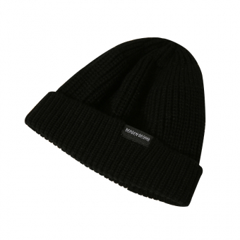 Шапка вязаная подворот нашивка перечеркнуты слова