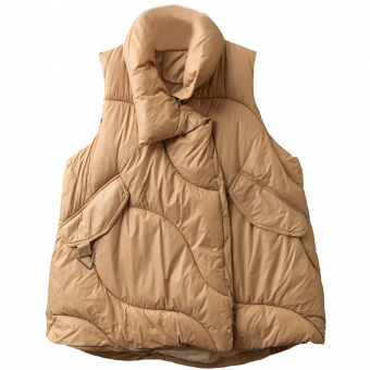 Жилет дутый волнистые швы металл треугольник