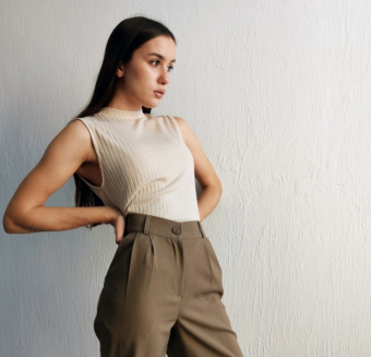 Топ закрытый под горло широкий рубчик