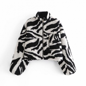 Бомбер плюшевый oversize зебра