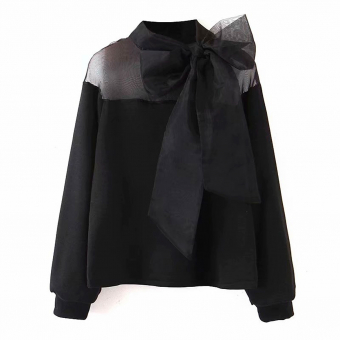 Свитшот с прозрачными плечами и бантом на шее