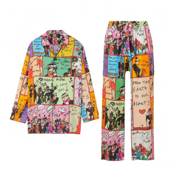 Костюм в пижамном стиле принт комиксы