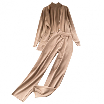 Комплект тройка трикотаж кардиган пуговицы + топ холтер + штаны