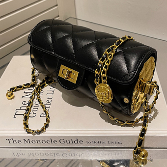 Сумка цилиндр стеганая ремень цепь с подвеской цветок