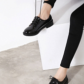 картинка Ботинки кожзам на шнуровке с бежевым подкладом - лаковые от магазина LonnaMag