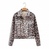 Картинка Куртка короткая принт лео 2 кармана на груди золотые пуговицы от магазина LonnaMag