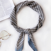 картинка Платок шелковый в тонкую полоску от магазина LonnaMag