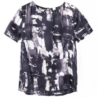 Футболка легкая сзади молния принт чб мазки краски