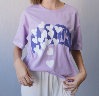 Футболка oversize крупный принт сердца на слове