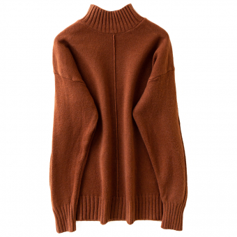 Свитер яркий длинный шов по середине рубчик по краям