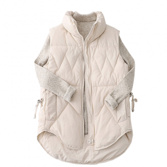 Жилет утепленный стеганый по бокам завязки низ полукругом