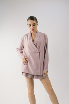 Костюм легкая ткань пиджак на запах на кнопке + высокие шорты