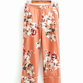 Картинка Штаны бежевые красно-белые цветы от магазина LonnaMag